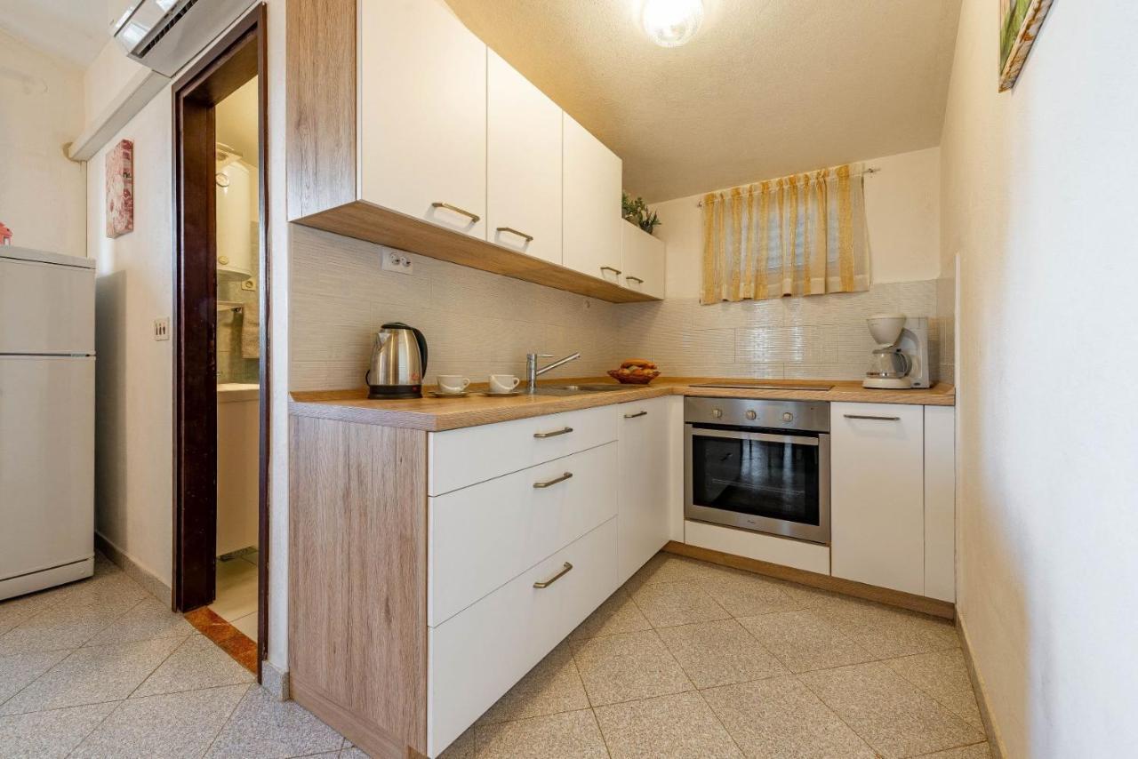 Family friendly seaside apartments Kozino, Zadar - 5749 Petrčane Exterior foto